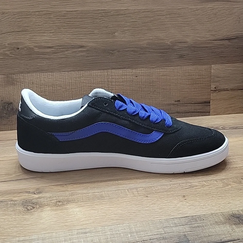Van's Cruze Too Cc Brand new in the box authentic uper leather and textile.